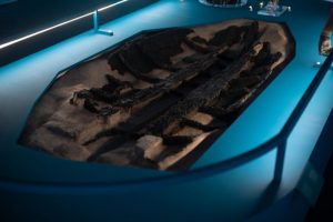 Materia Ercolano. Sala della navigazione. Dettaglio della barca esposta che non bruciò del tutto