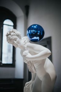 Commistione fra classico e moderno nell'opera ritratta