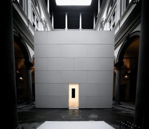 Anish Kapoor. Untrue Unreal - esterno Void Pavilion VII
