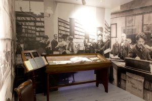 Gigantografie e mobili d'epoca per la ricostruzione della vecchia sede del Gabinetto Vieusseux di Firenze
