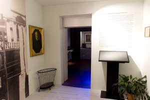 Passaggio da una sala all'altra del percorso espositivo
